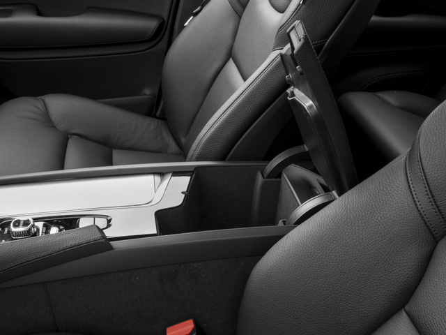 2018 Volvo XC90 Momentum