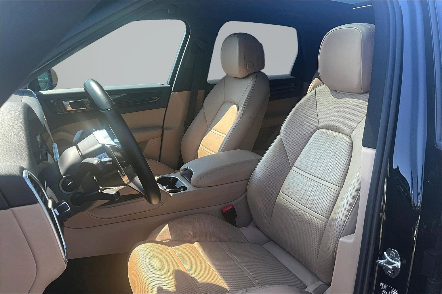 2023 Porsche Cayenne Platinum Edition