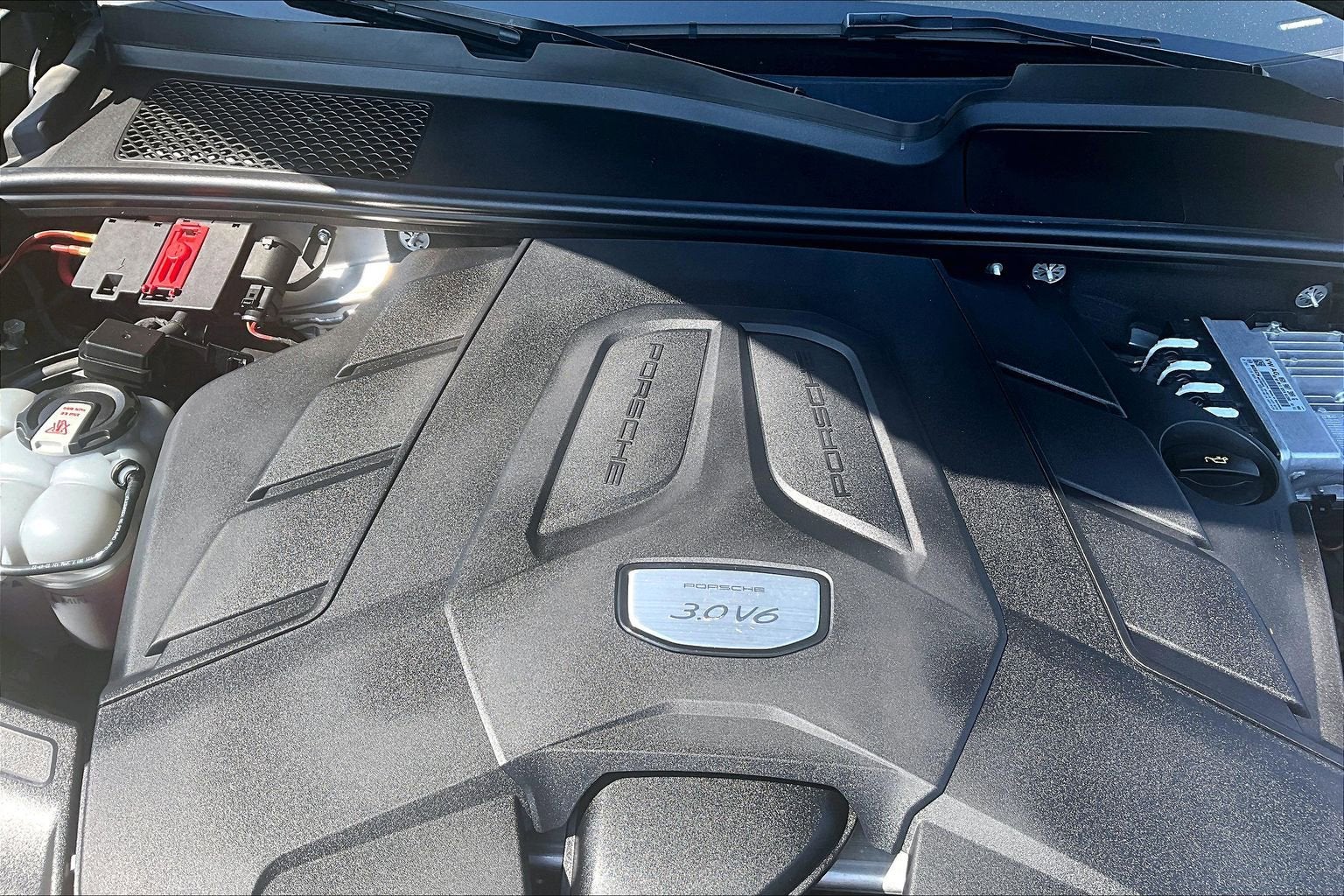 2023 Porsche Cayenne Platinum Edition