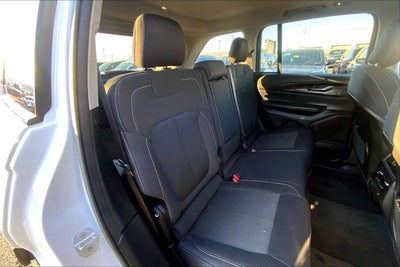 2023 Jeep Grand Cherokee Laredo 4x4