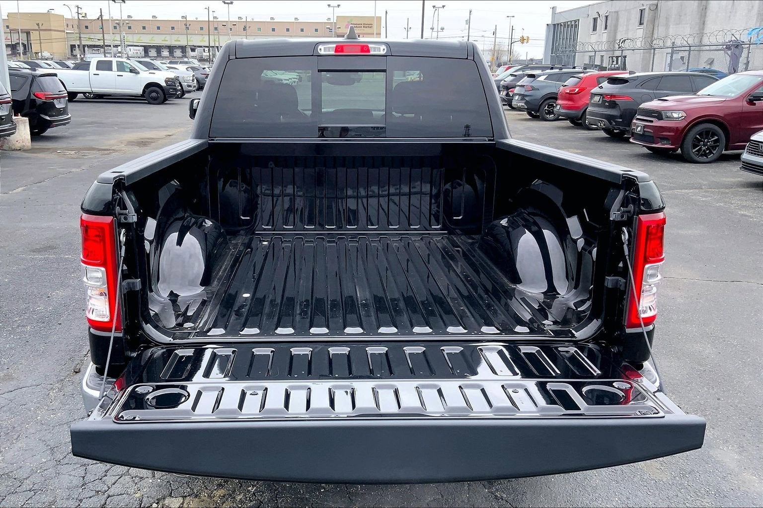 2022 RAM 1500 Big Horn Crew Cab 4x4 5'7' Box