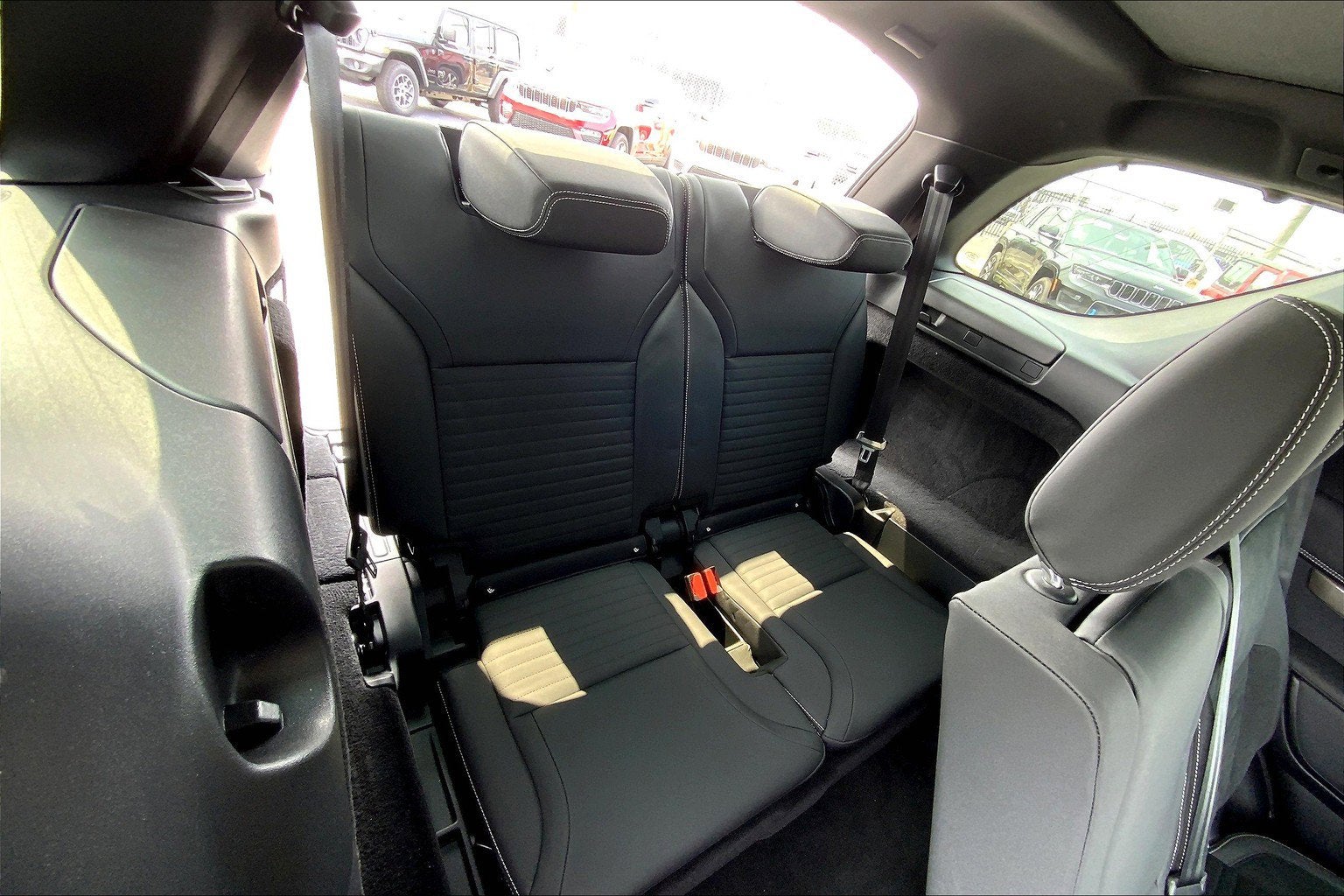 2023 Land Rover Discovery P300 S R-Dynamic