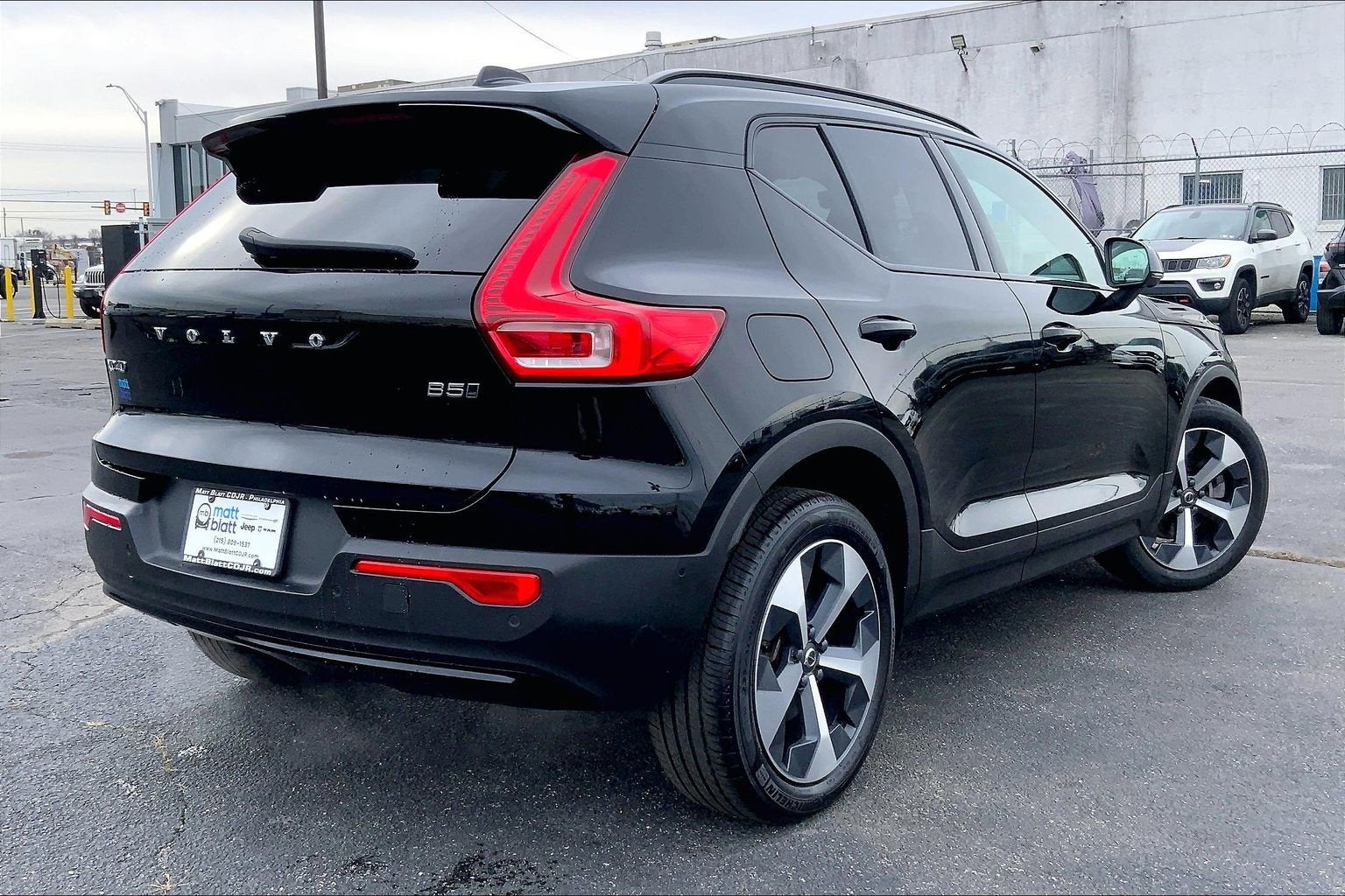 2023 Volvo XC40 B5 Plus Dark Theme