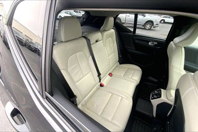 2023 Volvo XC40 B5 Plus Dark Theme