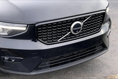 2023 Volvo XC40 B5 Plus Dark Theme