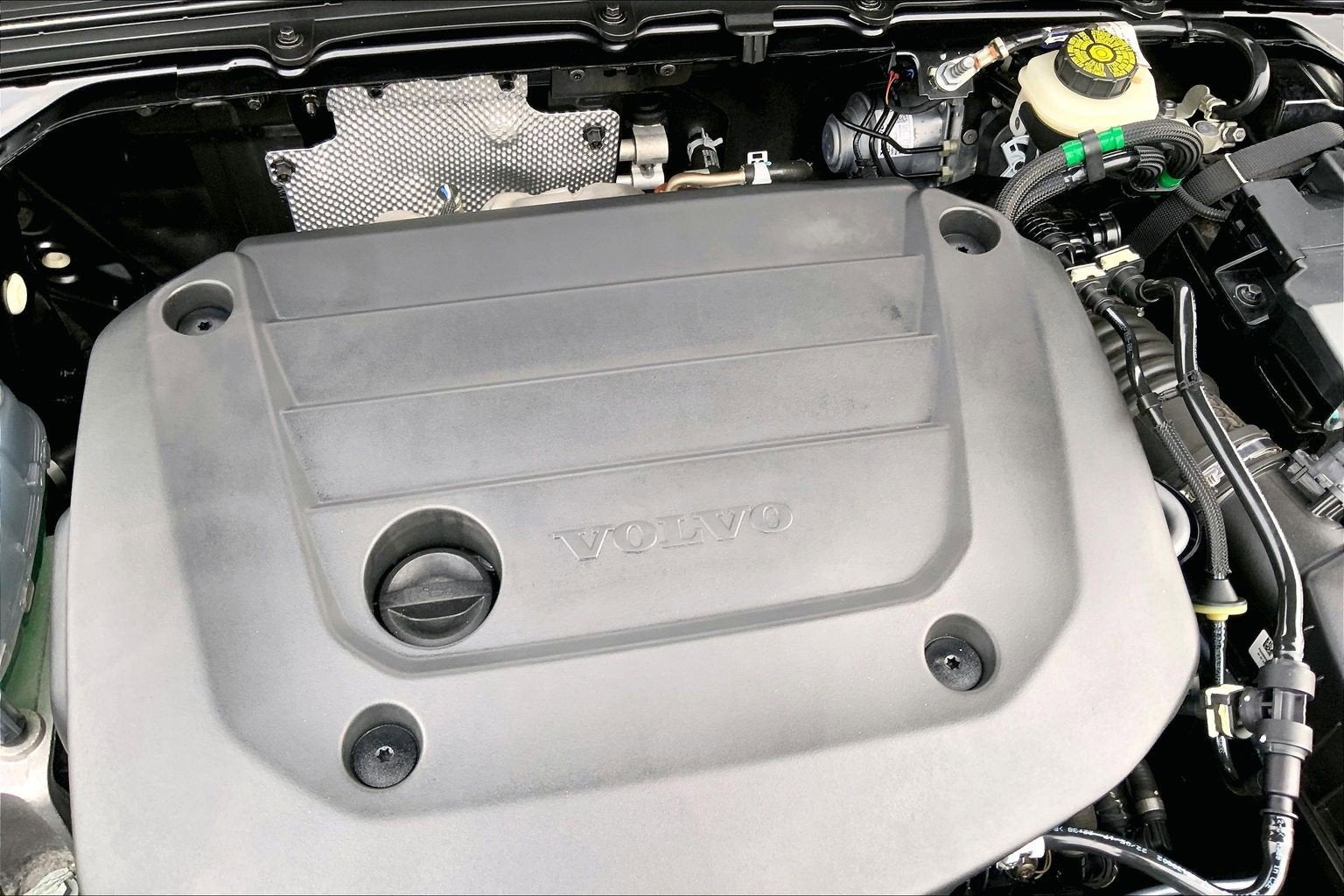 2023 Volvo XC40 B5 Plus Dark Theme