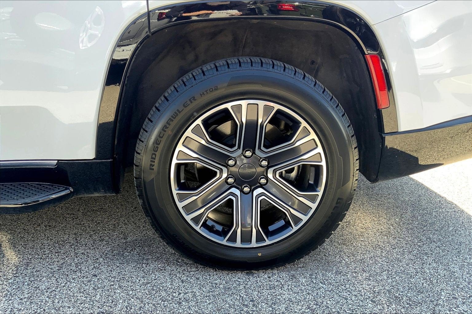 2023 Jeep Wagoneer Base