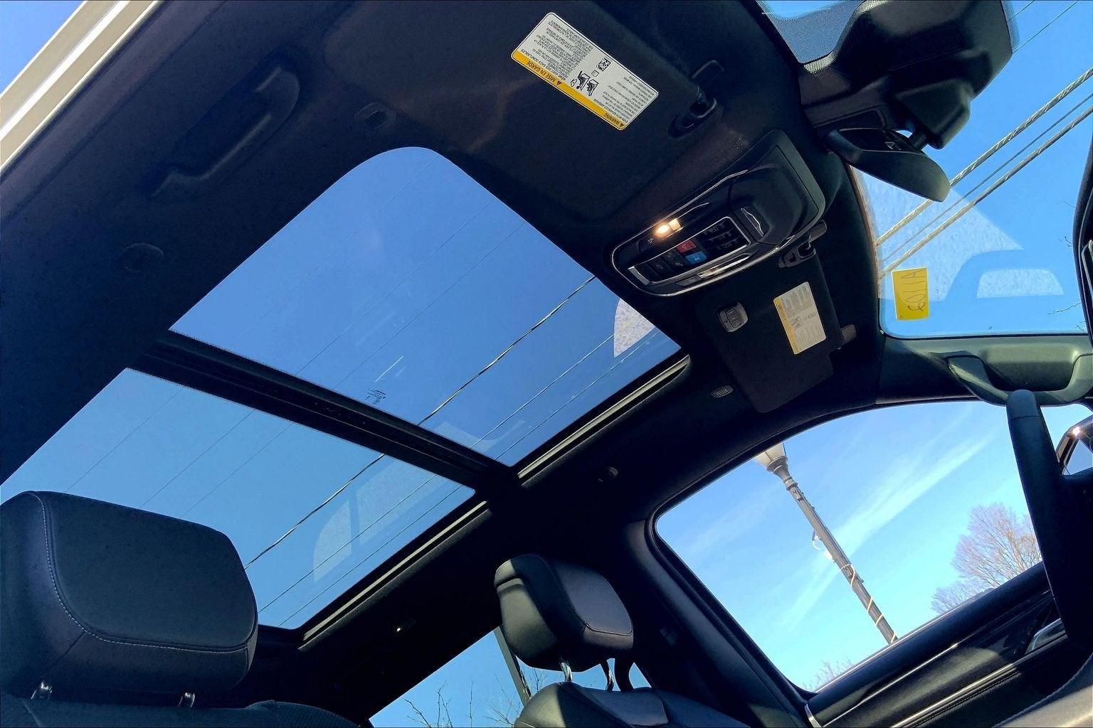 2023 Jeep Wagoneer Base