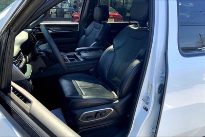 2023 Jeep Wagoneer Base