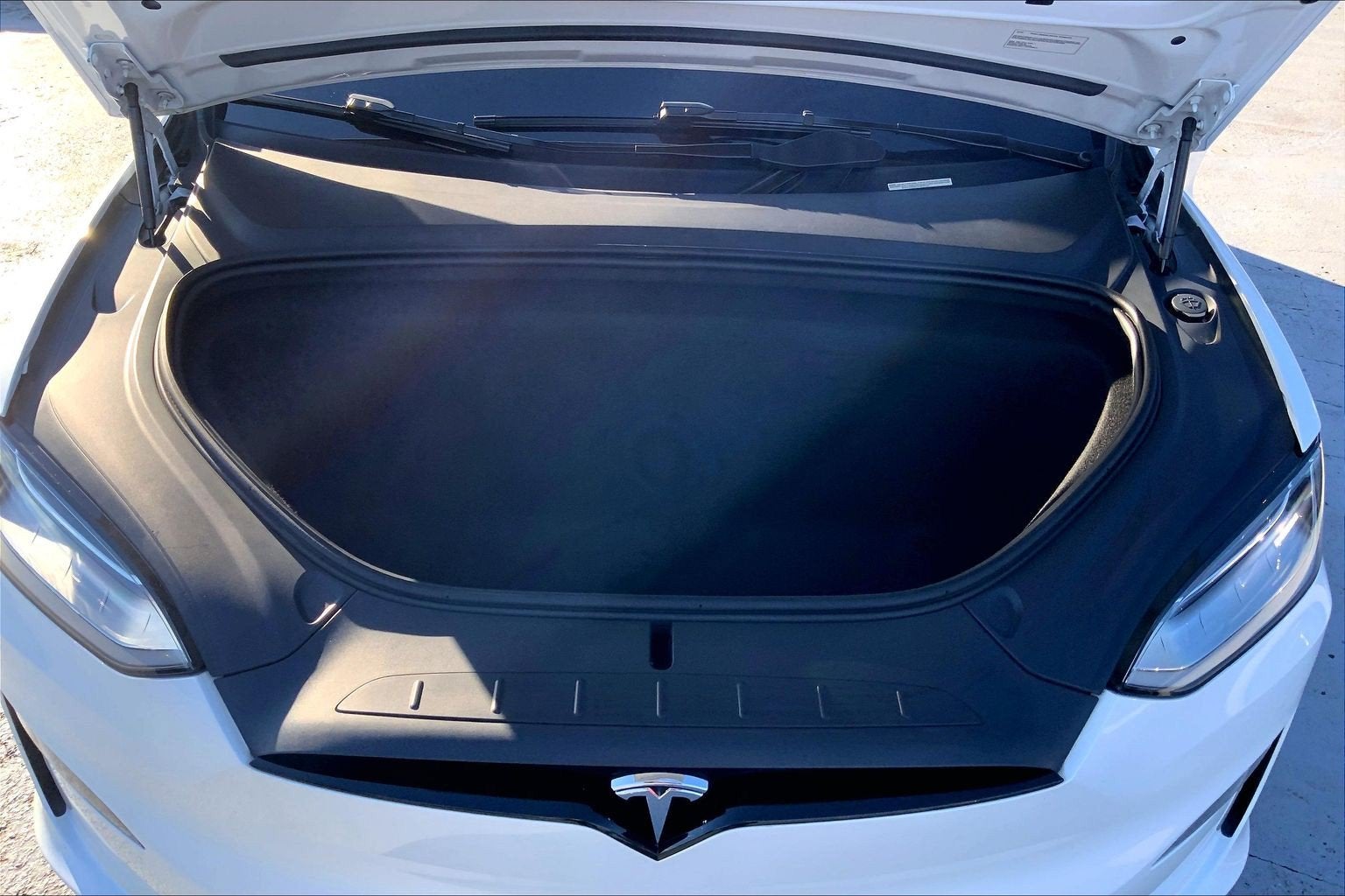 2023 Tesla Model X Standard