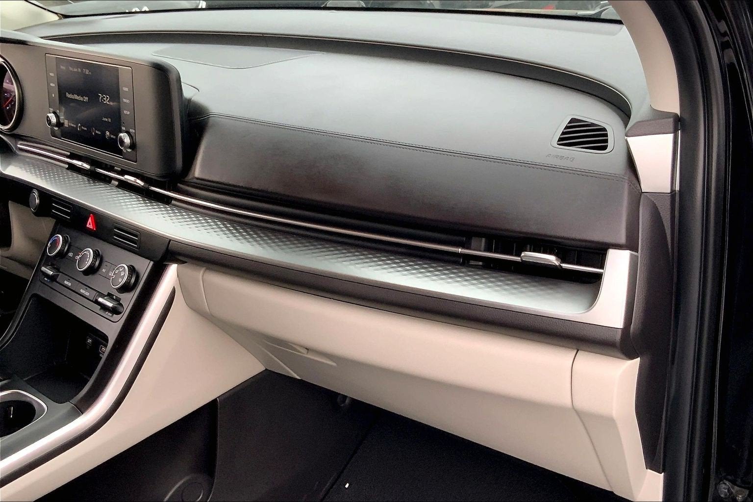 2023 Kia Carnival LX