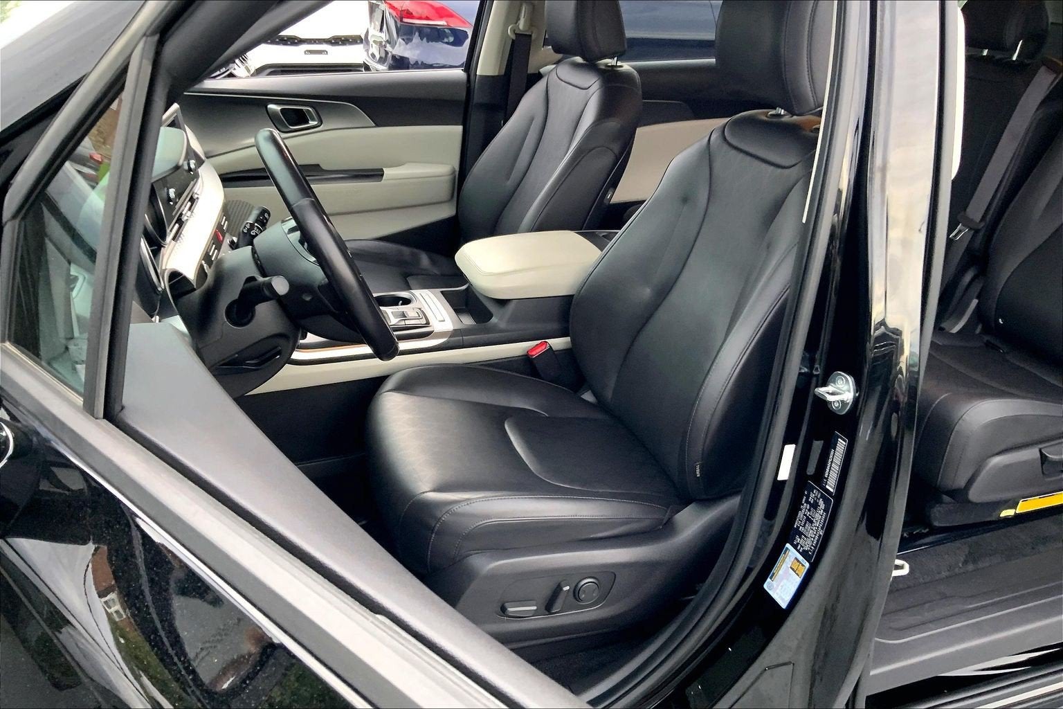 2023 Kia Carnival LX