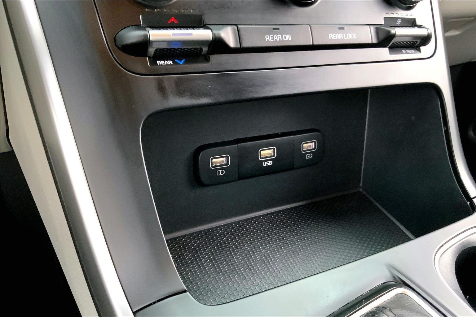 2023 Kia Carnival LX