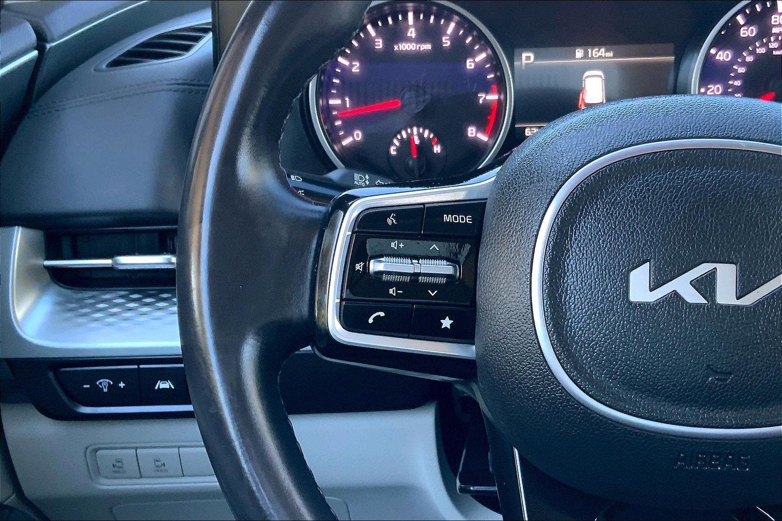 2024 Kia Carnival LX