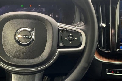 2022 Volvo XC60 Momentum