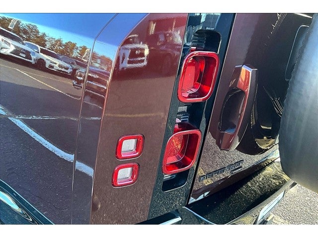 2023 Land Rover Defender X-Dynamic SE