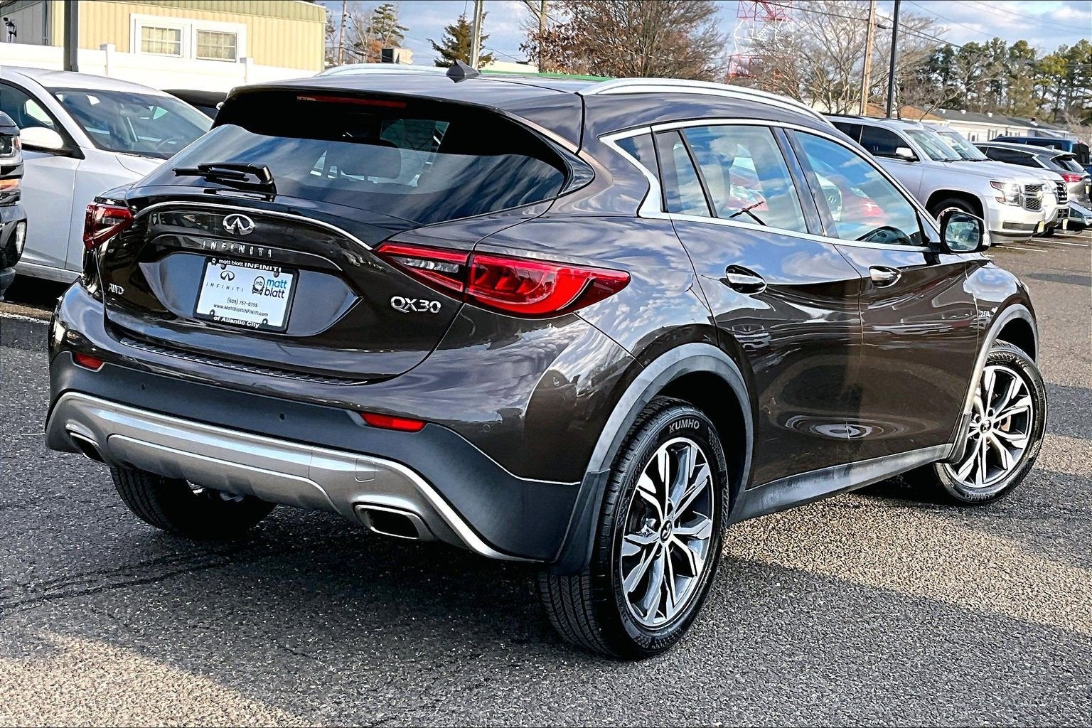 2017 INFINITI QX30 Premium AWD