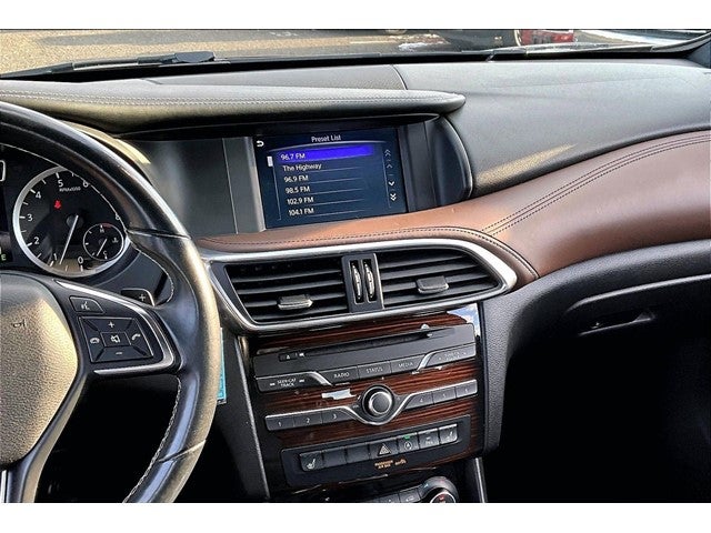 2017 INFINITI QX30 Premium AWD