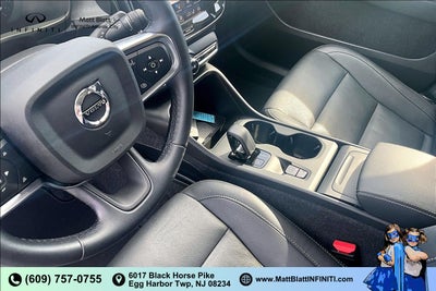 2025 Volvo XC40 Core Bright Theme