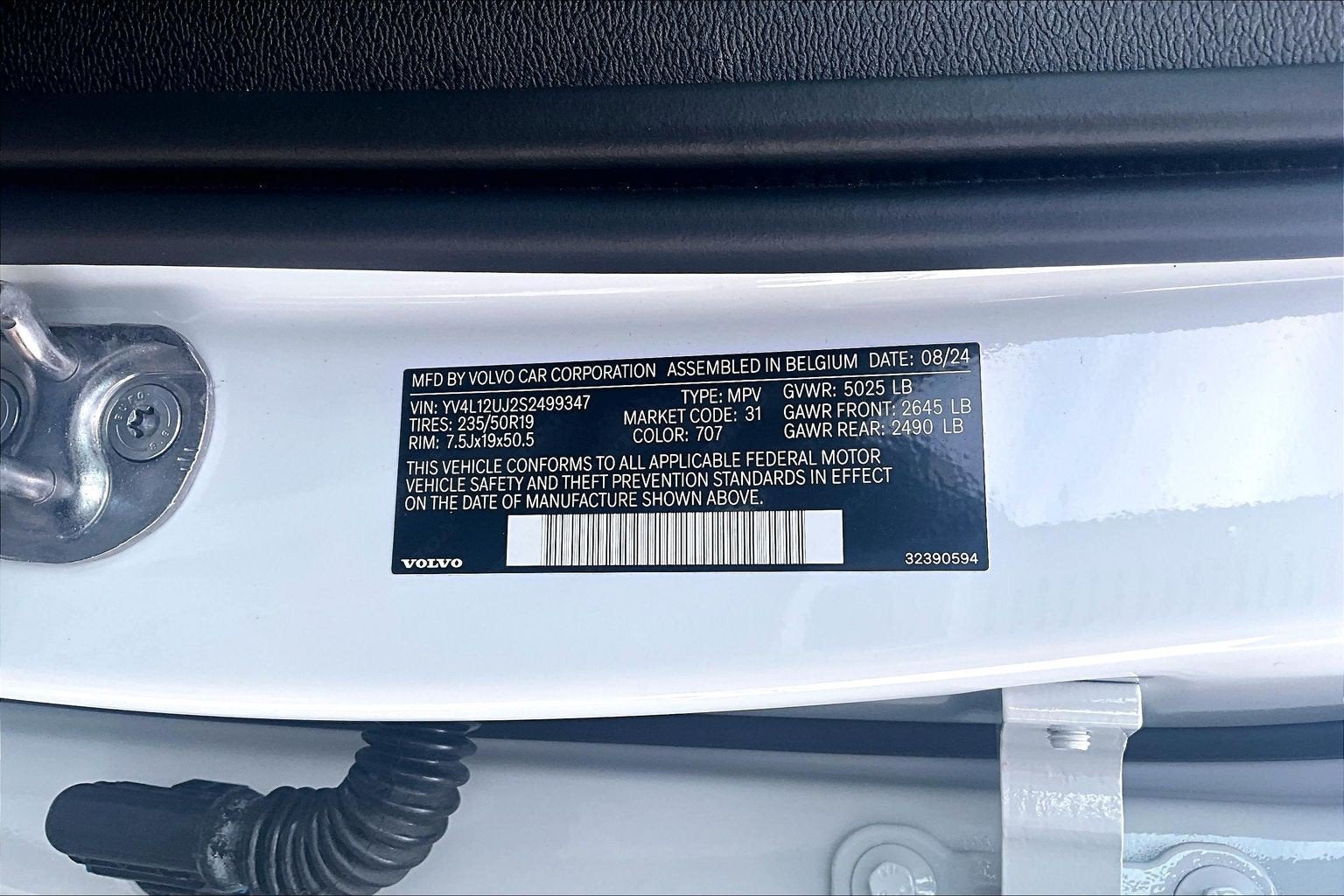 2025 Volvo XC40 Core Bright Theme