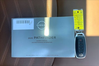 2025 Nissan Pathfinder Platinum