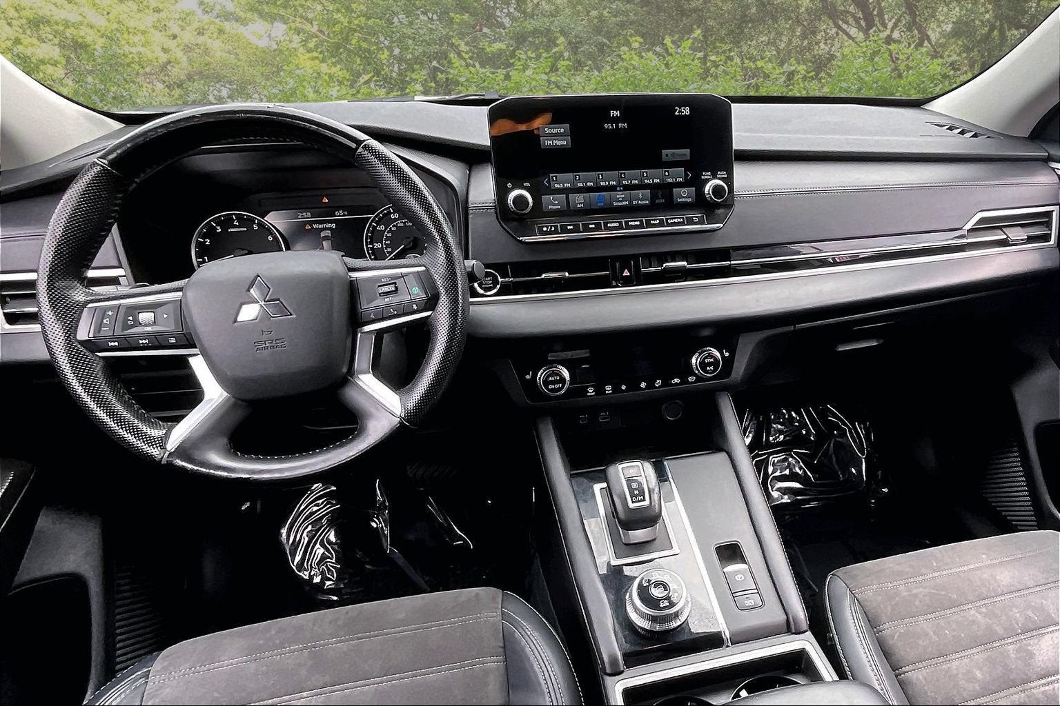 2023 Mitsubishi Outlander SE