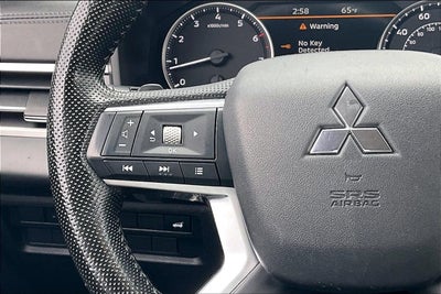 2023 Mitsubishi Outlander SE