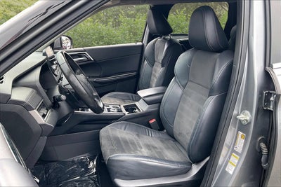 2023 Mitsubishi Outlander SE