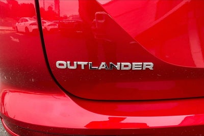 2025 Mitsubishi Outlander SE