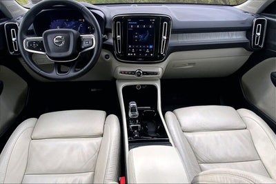 2023 Volvo XC40 Plus Dark Theme