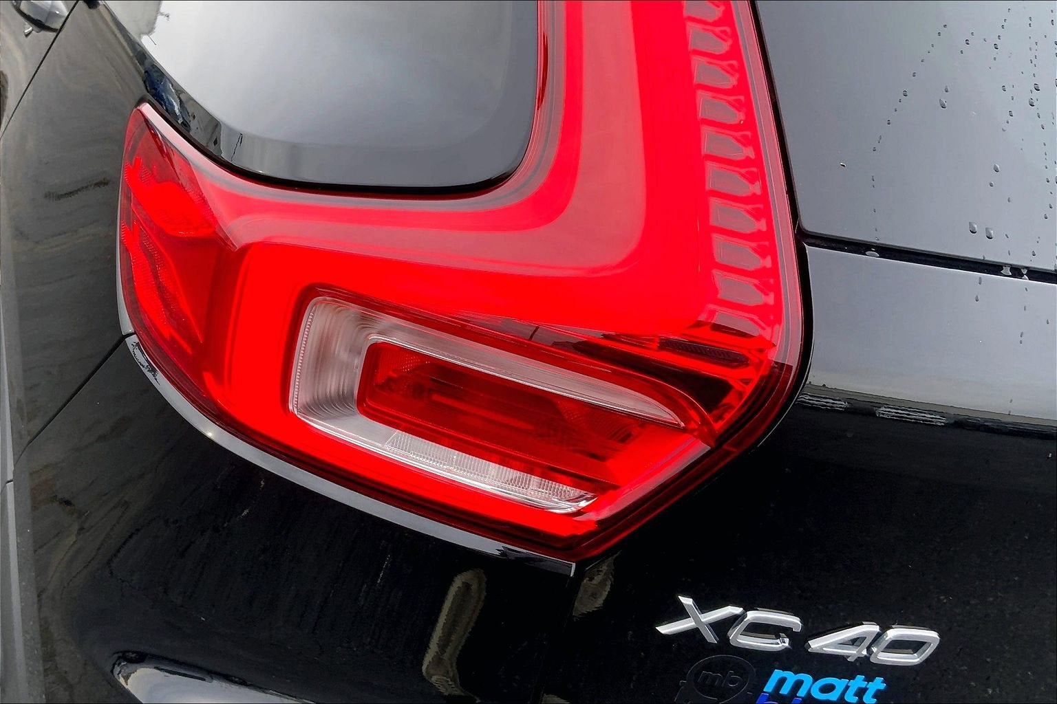 2023 Volvo XC40 Plus Dark Theme