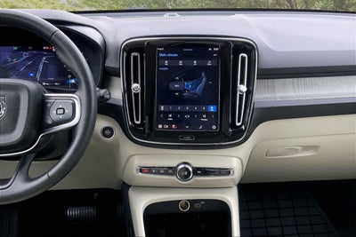 2023 Volvo XC40 Plus Dark Theme