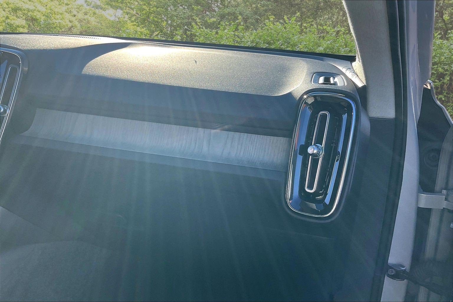 2023 Volvo XC40 Ultimate Dark Theme