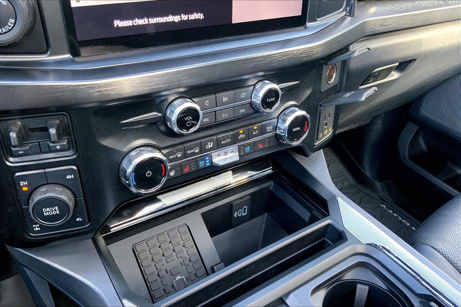 2024 Ford Super Duty F-350 SRW LARIAT