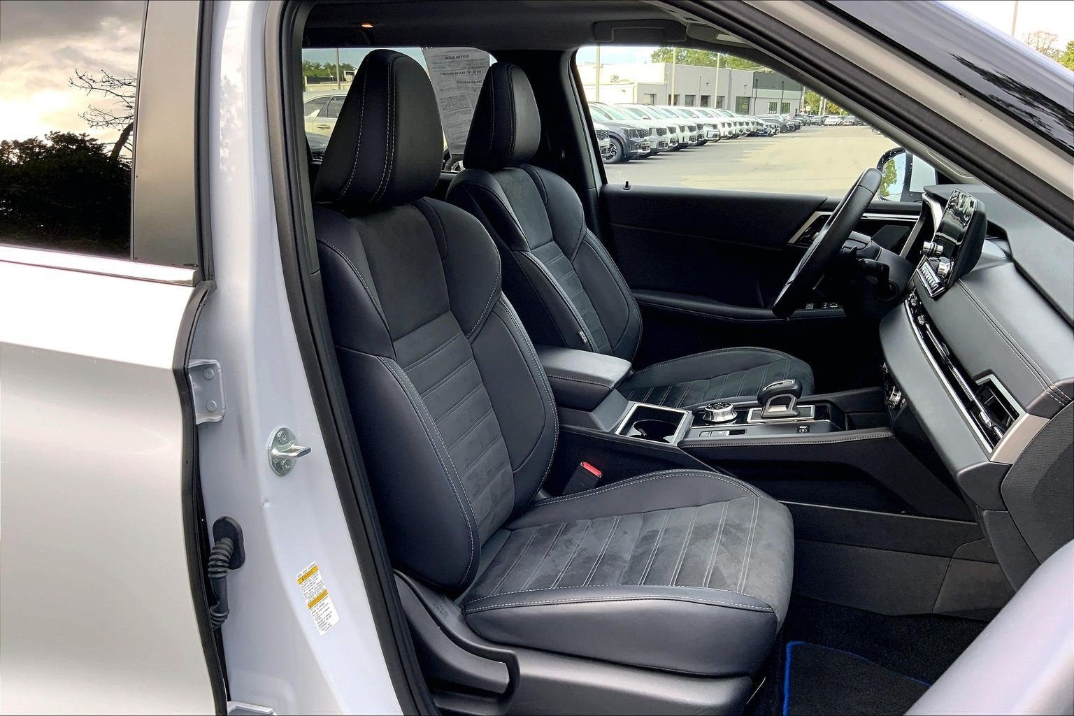 2025 Mitsubishi Outlander Plug-In Hybrid SE PHEV