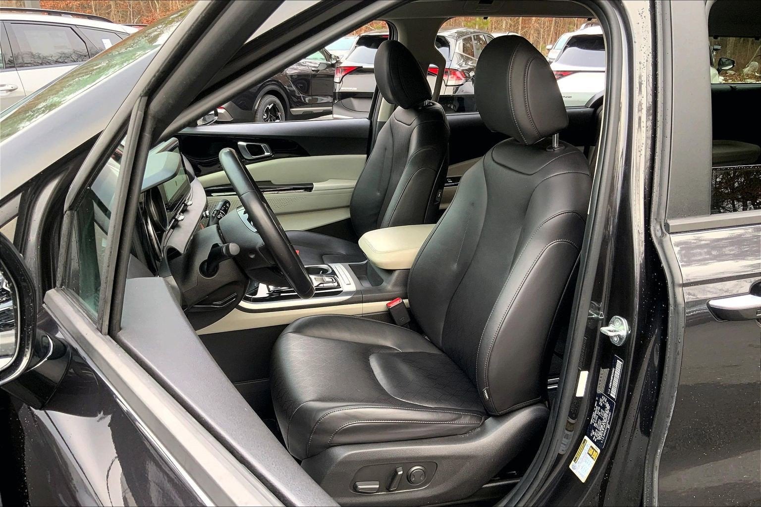 2023 Kia Carnival EX