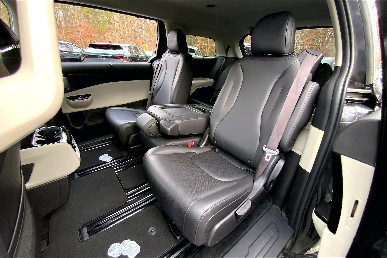 2023 Kia Carnival EX