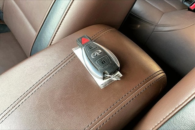 2017 INFINITI QX30 Premium