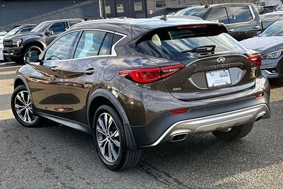 2017 INFINITI QX30 Premium