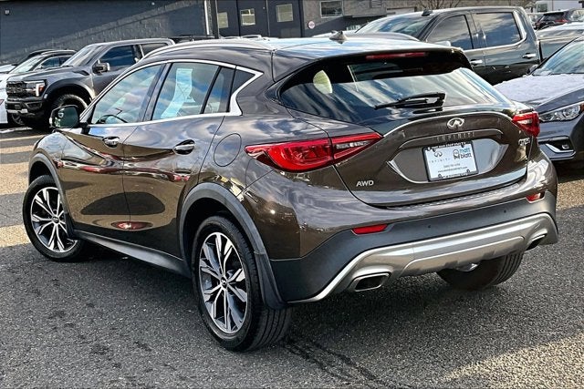 2017 INFINITI QX30 Premium