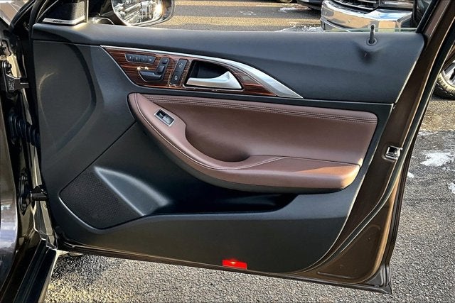 2017 INFINITI QX30 Premium