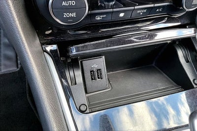 2017 INFINITI QX30 Premium