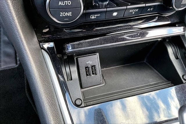 2017 INFINITI QX30 Premium