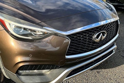 2017 INFINITI QX30 Premium