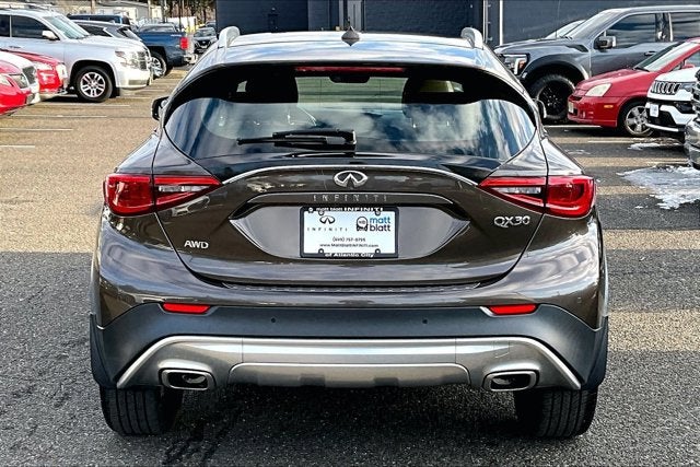 2017 INFINITI QX30 Premium