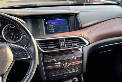 2017 INFINITI QX30 Premium